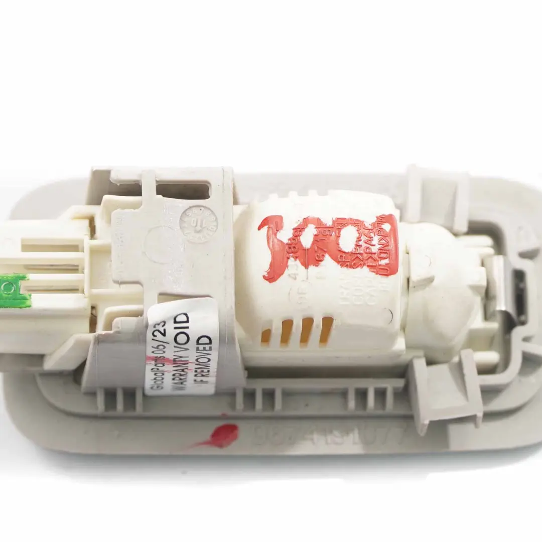 Lampka Podsufitki do Peugeot 3008 o numerze 9674191077 Peugeot 3008 Lampka Podsufitki - SKU 9674191077 - Numer Części 9674191077