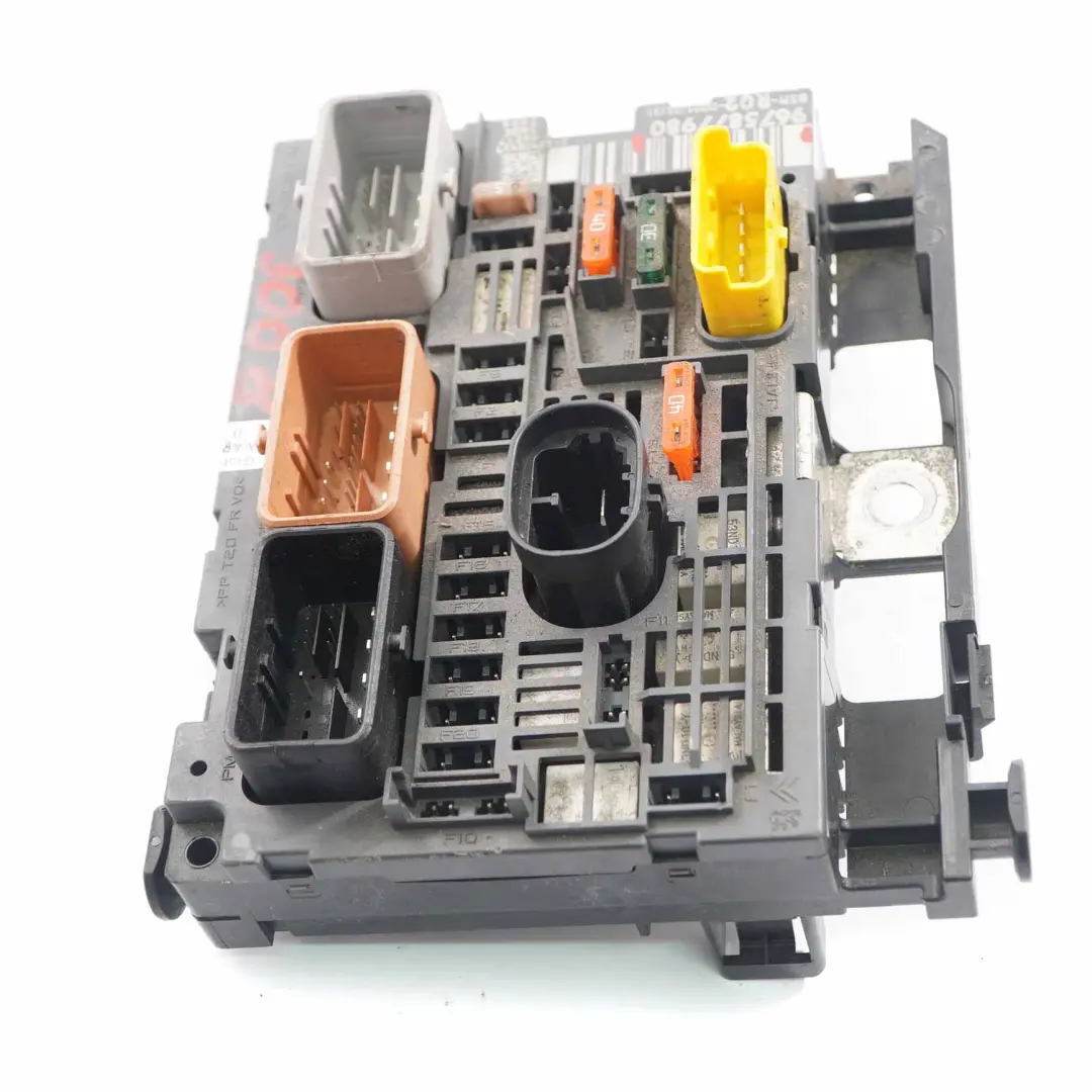 Modulo Unità di Controllo Corpo Comfort Scatola Fusibili per Peugeot 3008 con numero di parte 9675877980 Peugeot 3008 Modulo Unità di Controllo Corpo Comfort Scatola Fusibili - SKU 9675877980 - Numero di parte 9675877980