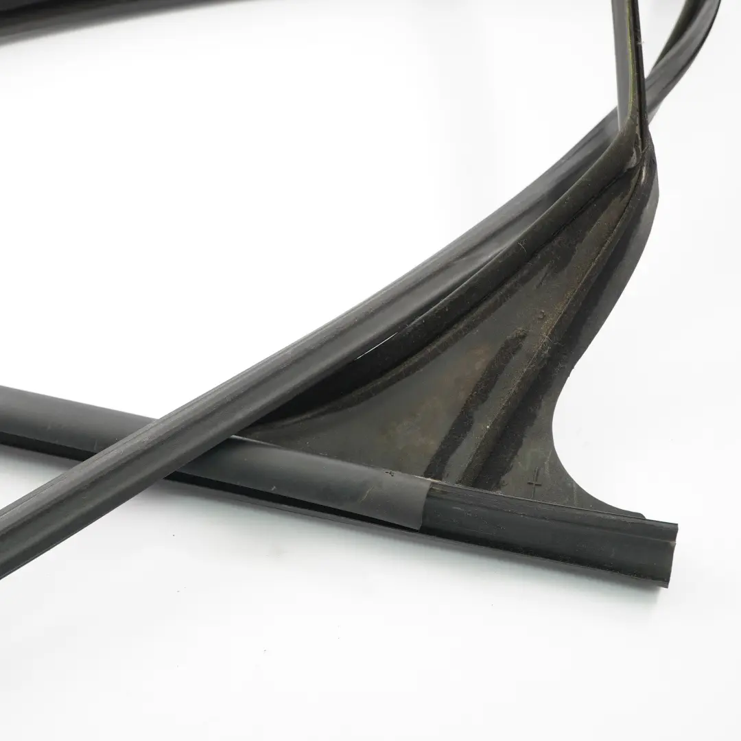 Ventana Sello Puerta Delantera Izquierda Marco Junta para Peugeot Partner con número de pieza 9680466680 Peugeot Partner Ventana Sello Puerta Delantera Izquierda Marco Junta - SKU 9680466680 - Número de pieza 9680466680