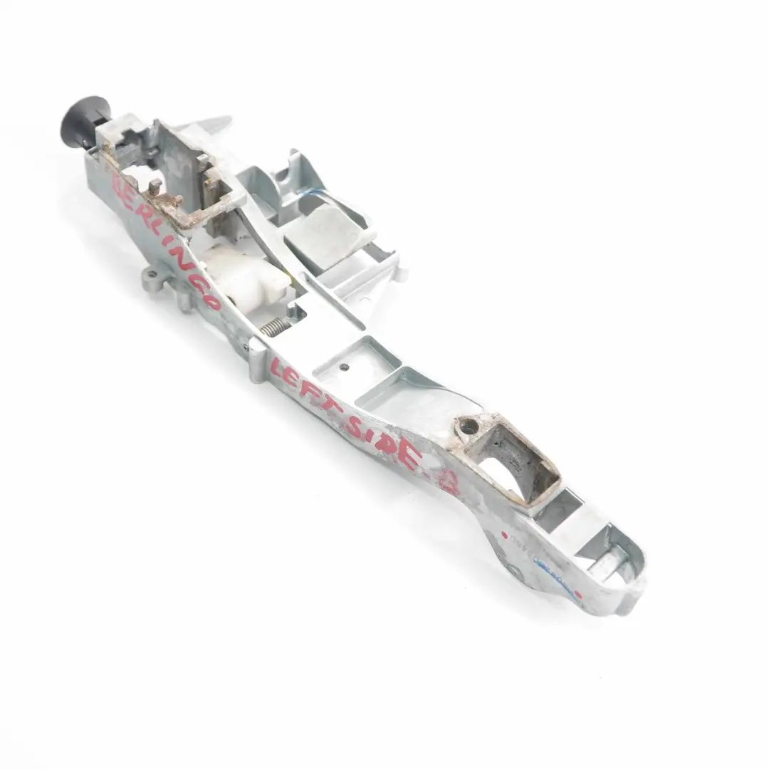 Citroen Berlingo Poignée porte coulissante Support base gauche pour à propos du numéro de pièce 9680503480 Citroen Berlingo Poignée porte coulissante Support base gauche - SKU 9680503480 - Numéro de pièce 9680503480