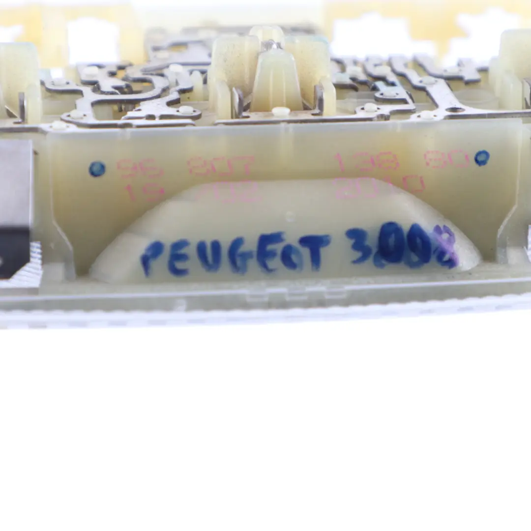  Citroen C4 Peugeot 3008 Lampka Oświetlenie Wnętrza Kabiny - SKU 9680713880 - Numer Części 9680713880