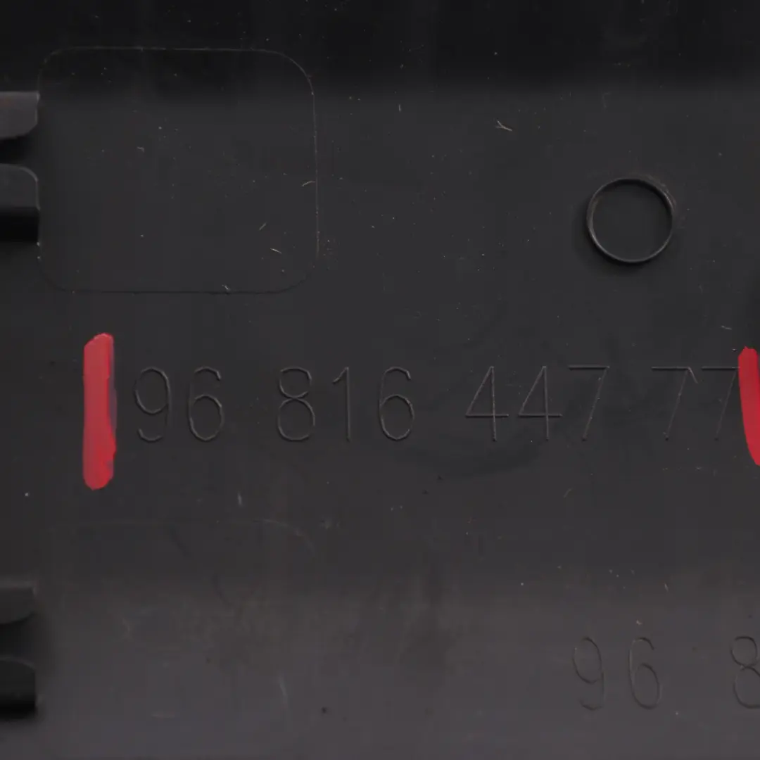 Citroen Berlingo Tür leiste hinten rechts Abdeckung der Zierleiste für mit Teilenummer 9681644777 Citroen Berlingo Tür leiste hinten rechts Abdeckung der Zierleiste - SKU 9681644777 - Teilenummer 9681644777