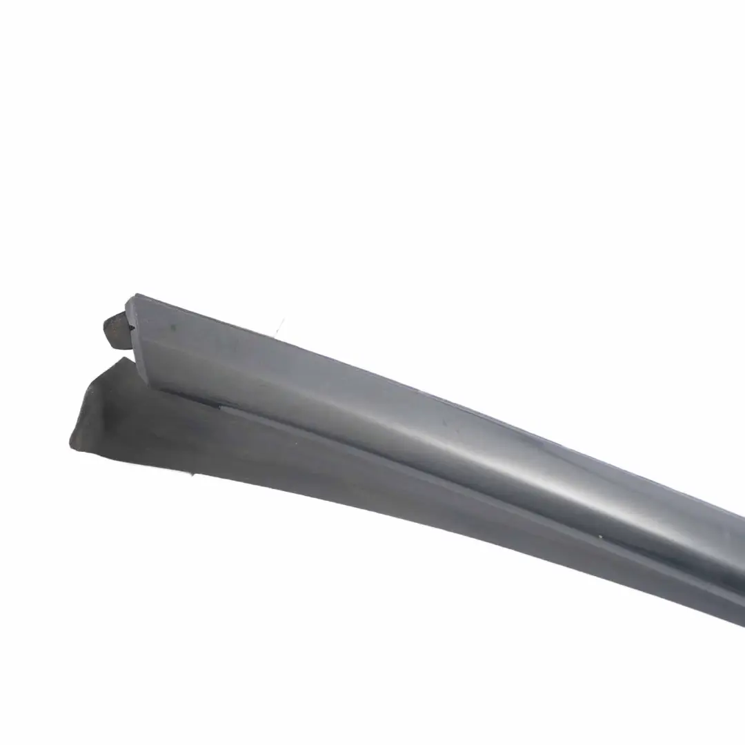 Bande d'égouttage de pare-brise Garniture droite pour Peugeot 3008 à propos du numéro de pièce 9682757880 Peugeot 3008 Bande d'égouttage de pare-brise Garniture droite - SKU 9682757880 - Numéro de pièce 9682757880