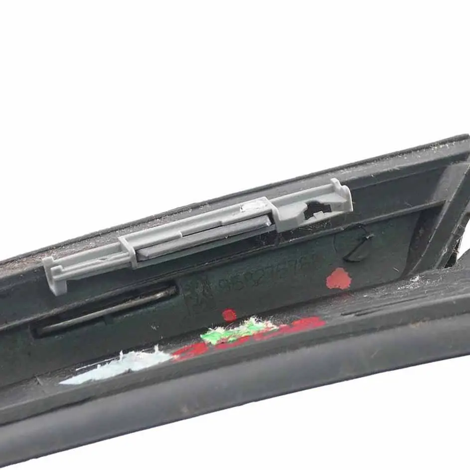 Bande d'égouttage de pare-brise Garniture droite pour Peugeot 3008 à propos du numéro de pièce 9682757880 Peugeot 3008 Bande d'égouttage de pare-brise Garniture droite - SKU 9682757880 - Numéro de pièce 9682757880