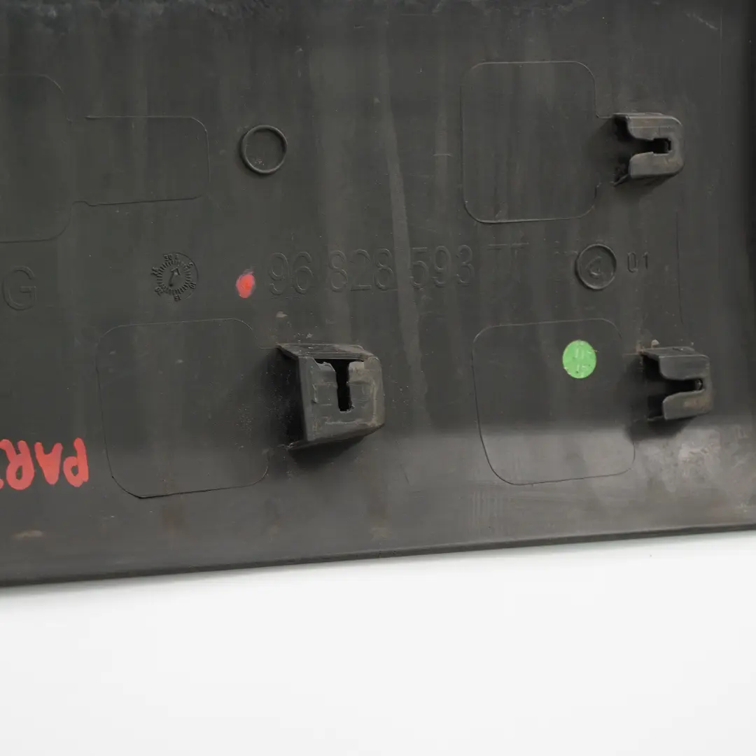 Citroen Berlingo Peugeot Partner Moldura Puerta Delantera Izquierda Cubre Listón para con número de pieza 9682859377 Citroen Berlingo Peugeot Partner Moldura Puerta Delantera Izquierda Cubre Listón - SKU 9682859377 - Número de pieza 9682859377