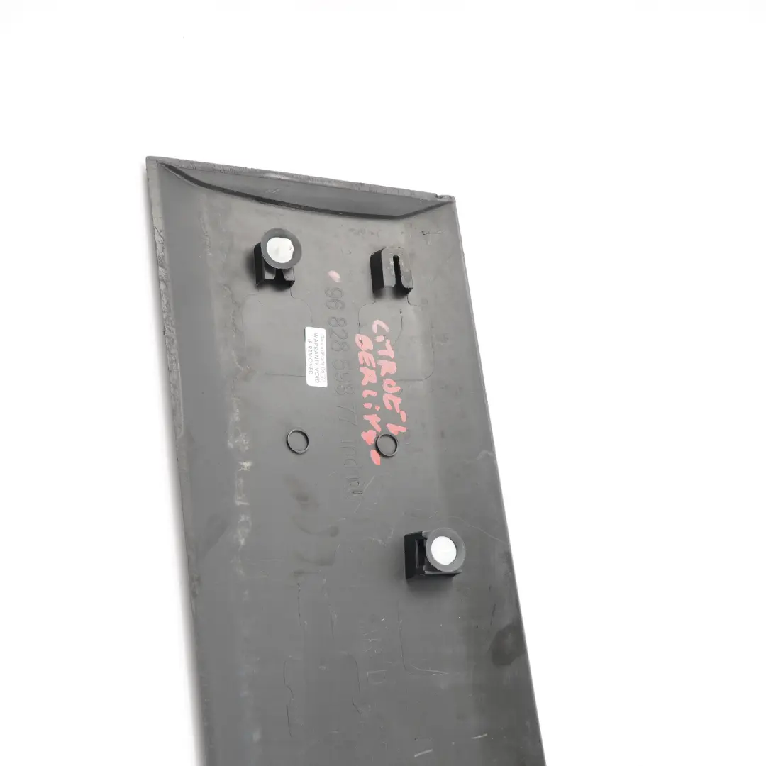 Citroen Berlingo Modanatura Porta Scorrevole Posteriore Destra per con numero di parte 9682859877 Citroen Berlingo Modanatura Porta Scorrevole Posteriore Destra - SKU 9682859877 - Numero di parte 9682859877