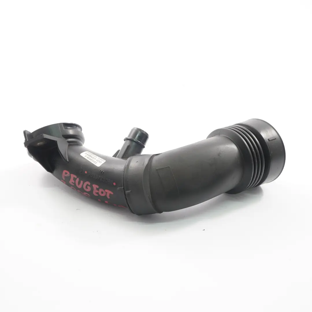 Rura Przewód Dolot Powietrza do Peugeot 3008 1.6 HDI o numerze 9683725080 Peugeot 3008 1.6 HDI Rura Przewód Dolot Powietrza - SKU 9683725080 - Numer Części 9683725080