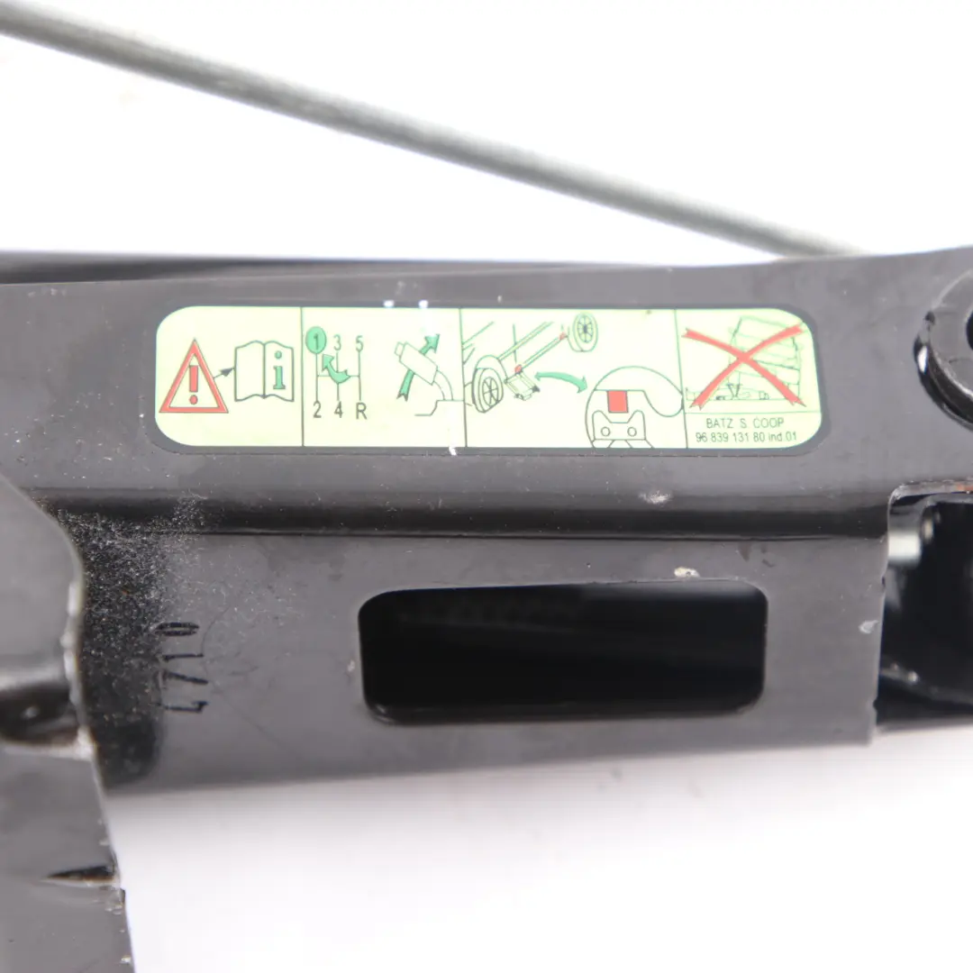 Lifting Jack Lifter Emergency Tool to Peugeot 207 Wheel with Part number 9683913180 Peugeot 207 Wheel Lifting Jack Lifter Emergency Tool - SKU 9683913180 - Part number 9683913180