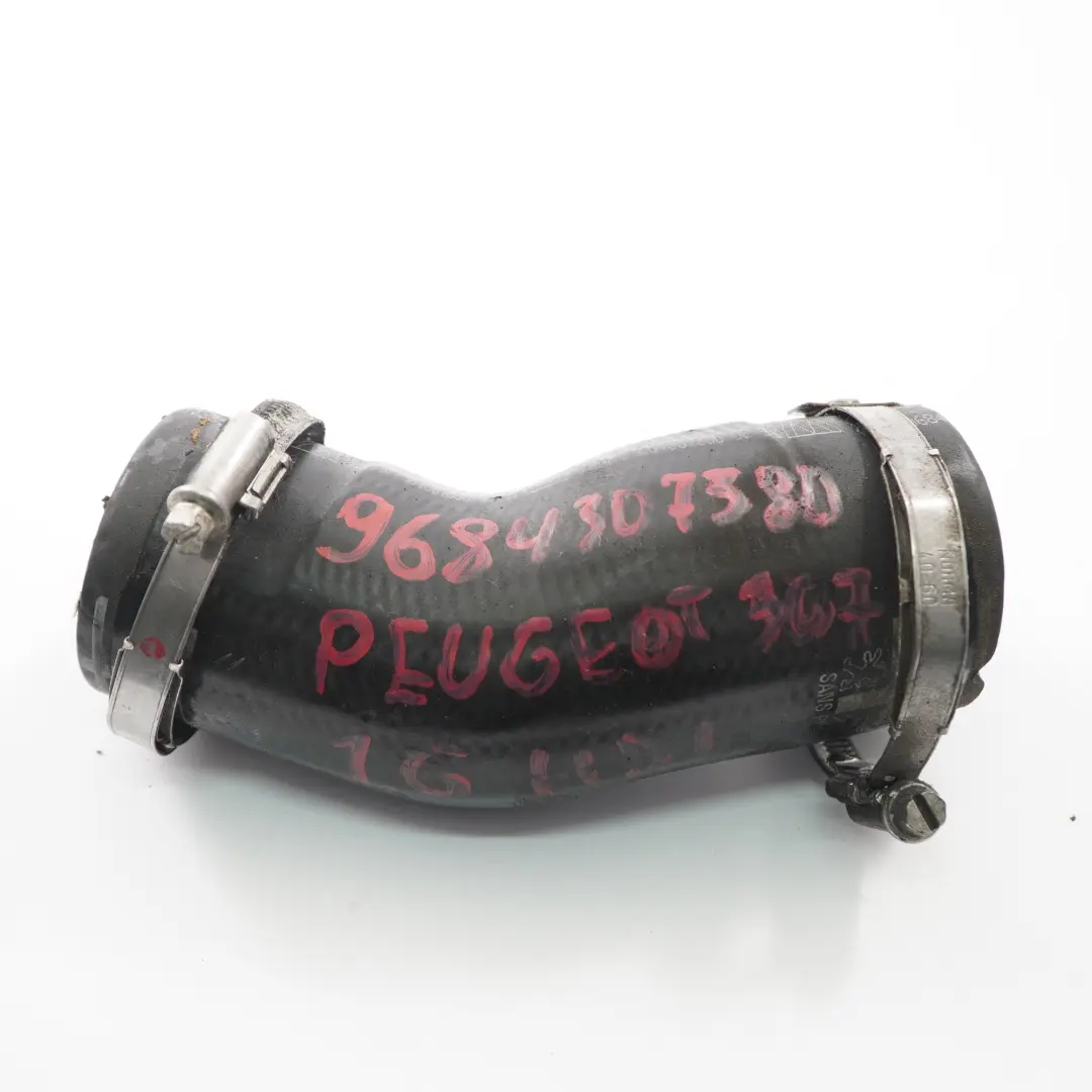 Rura Wąż Przewód Intercoolera do Peugeot 307 1.6 HDI o numerze 9684307380 Peugeot 307 1.6 HDI Rura Wąż Przewód Intercoolera - SKU 9684307380 - Numer Części 9684307380