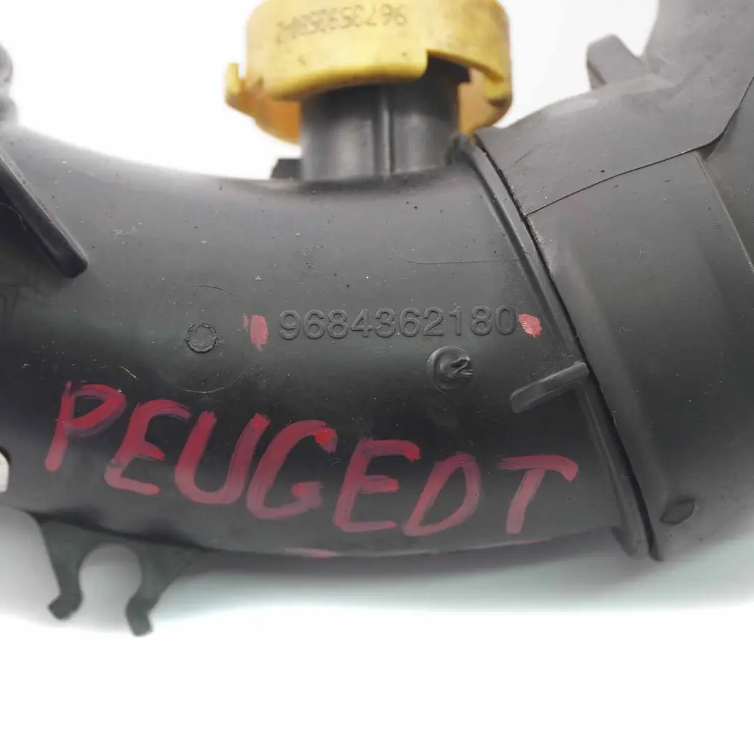 Tubo Intercooler Tubo di aspirazione aria per Peugeot 307 1.6 HDI Diesel con numero di parte 9684362180 Peugeot 307 1.6 HDI Diesel Tubo Intercooler Tubo di aspirazione aria - SKU 9684362180 - Numero di parte 9684362180