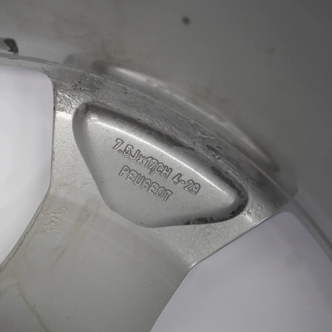 Alloy Rim 17" 7,5J ET:29 to Peugeot 3008 Silver Wheel with Part number 9684883880 Peugeot 3008 Silver Wheel Alloy Rim 17" 7,5J ET:29 - SKU 9684883880-3 - Part number 9684883880