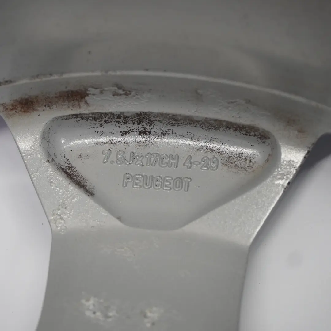 Alloy Rim 17" 7,5J ET:29 to Peugeot 3008 Silver Wheel with Part number 9684883880 Peugeot 3008 Silver Wheel Alloy Rim 17" 7,5J ET:29 - SKU 9684883880-4 - Part number 9684883880