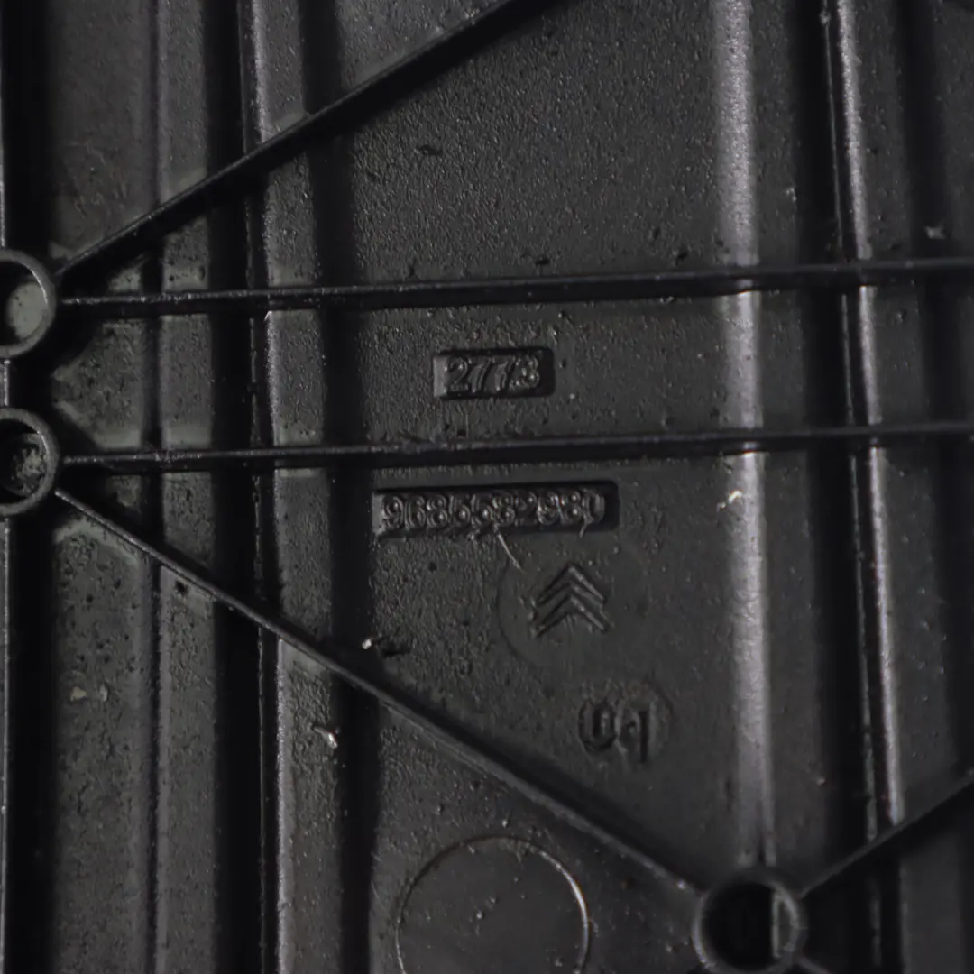 Citroen Berlingo 1.6 HDI Osłona Silnika do o numerze 9685582980 Citroen Berlingo 1.6 HDI Osłona Silnika - SKU 9685582980-2 - Numer Części 9685582980