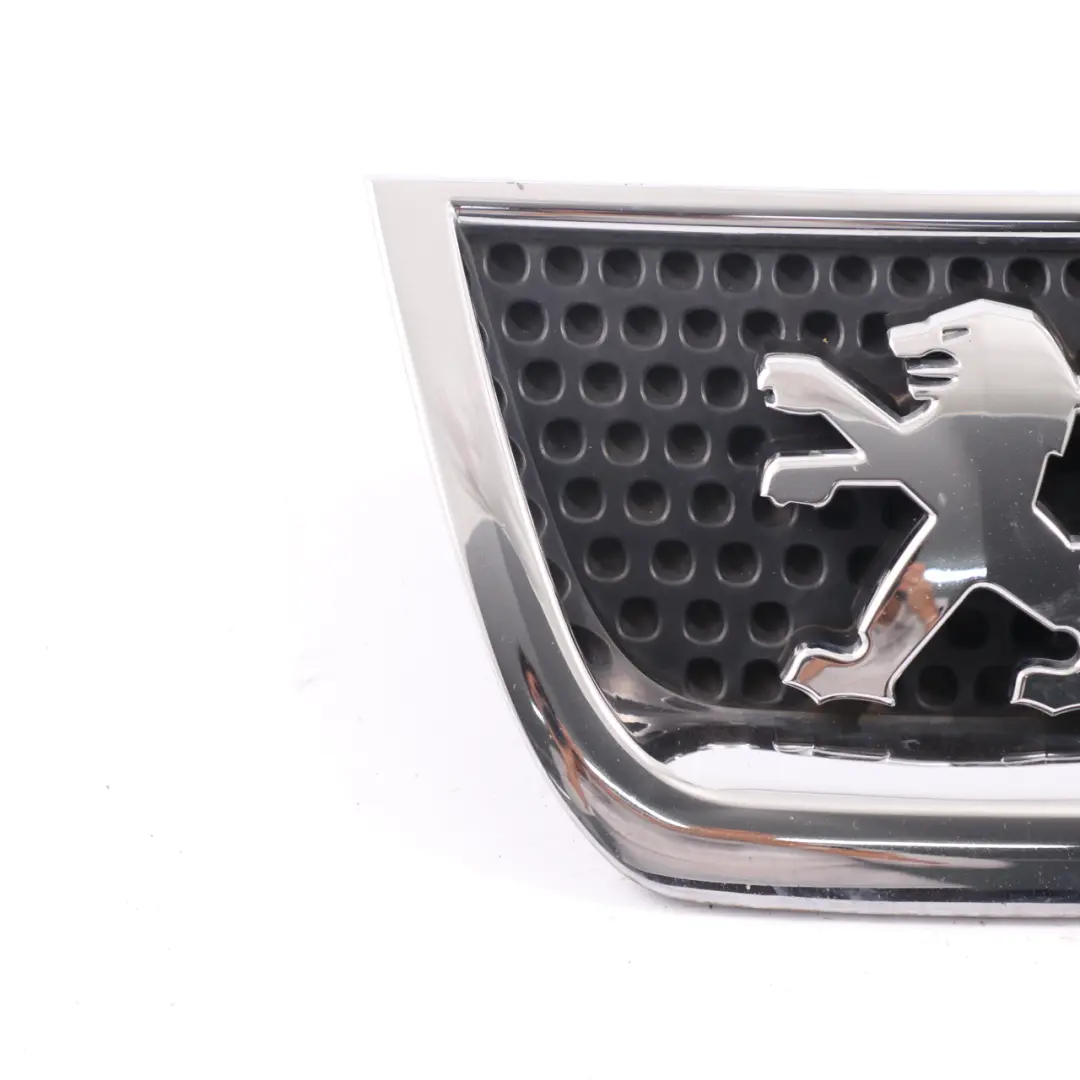 Emblem Abzeichen Frontstoßstange Kühlergrill Logo Chrom für Peugeot 3008 mit Teilenummer 9685973077 Peugeot 3008 Emblem Abzeichen Frontstoßstange Kühlergrill Logo Chrom - SKU 9685973077 - Teilenummer 9685973077