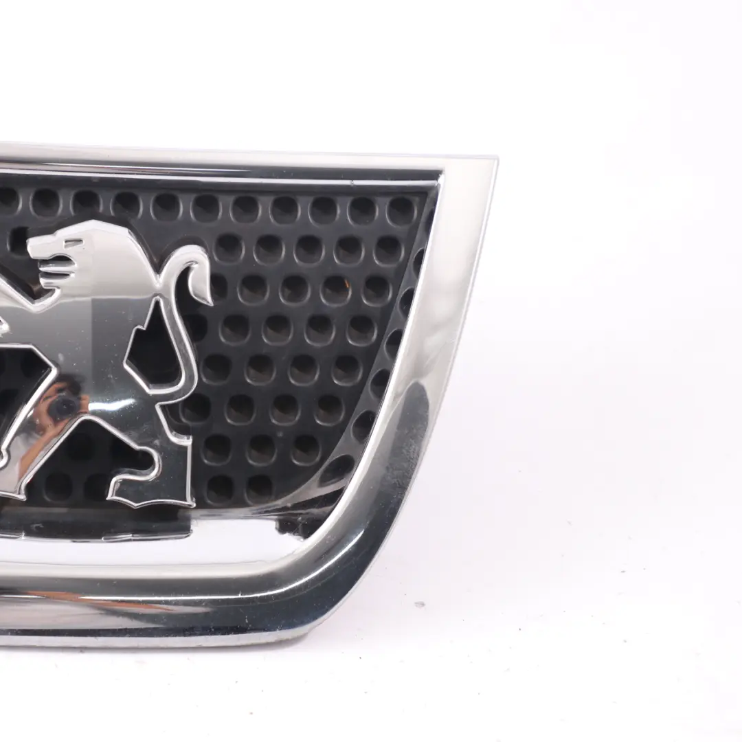 Emblem Abzeichen Frontstoßstange Kühlergrill Logo Chrom für Peugeot 3008 mit Teilenummer 9685973077 Peugeot 3008 Emblem Abzeichen Frontstoßstange Kühlergrill Logo Chrom - SKU 9685973077 - Teilenummer 9685973077