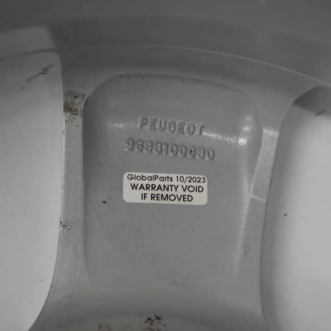 Llanta de aleación plateada Peugeot 207 16" 6J ET:27 para con número de pieza 9686100080 Llanta de aleación plateada Peugeot 207 16" 6J ET:27 - SKU 9686100080-1 - Número de pieza 9686100080