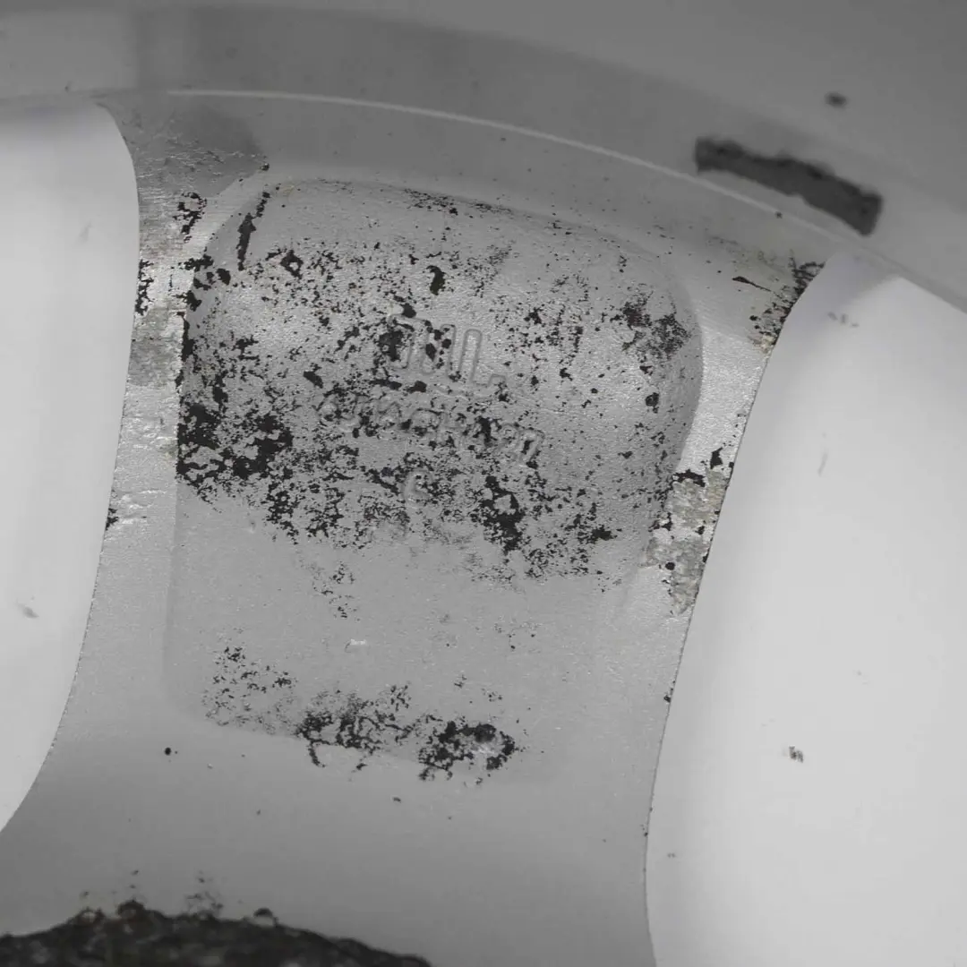 Jante Alliage Argent 16" 6J ET:27 pour Peugeot 207 à propos du numéro de pièce 9686100080 Peugeot 207 Jante Alliage Argent 16" 6J ET:27 - SKU 9686100080-2 - Numéro de pièce 9686100080