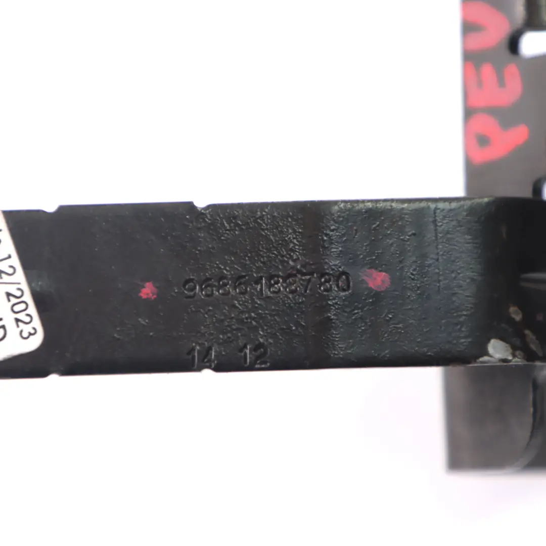 Support d'accessoires pour compartiment moteur pour Peugeot 3008 1.6 HDI à propos du numéro de pièce 9686188780 Peugeot 3008 1.6 HDI Support d'accessoires pour compartiment moteur - SKU 9686188780 - Numéro de pièce 9686188780