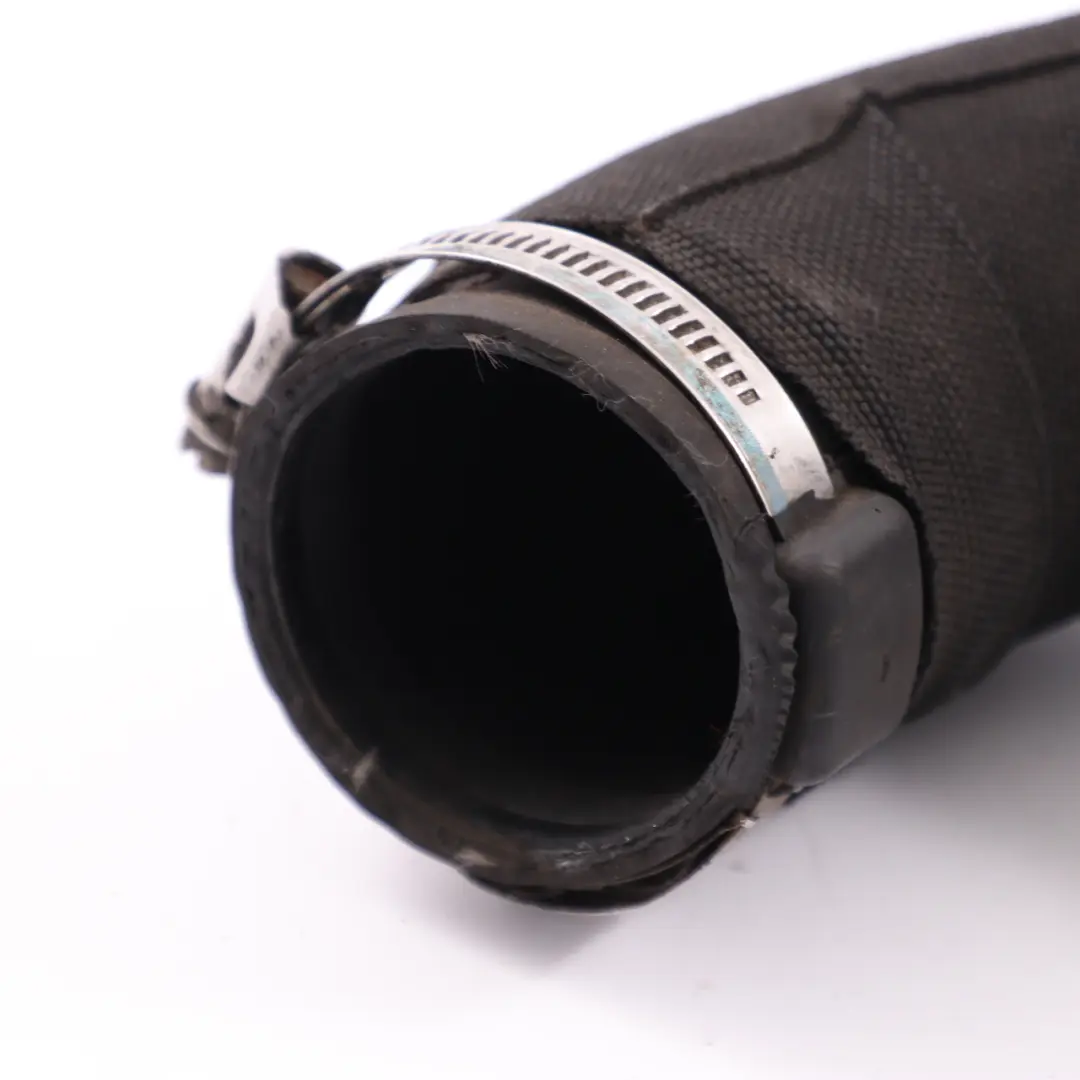 Tubo di aspirazione aria intercooler per Peugeot 3008 5008 2.0 HDI Diesel con numero di parte 9688234980 Peugeot 3008 5008 2.0 HDI Diesel Tubo di aspirazione aria intercooler - SKU 9688234980 - Numero di parte 9688234980