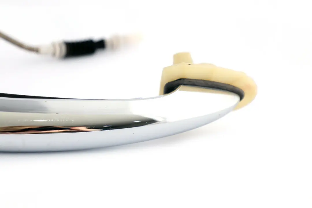 Carrier Outside Door Grab Handle Chrome Front Right O/S to Mini Cooper One R60 R61 with Part number 9800557 Mini Cooper One R60 R61 Carrier Outside Door Grab Handle Chrome Front Right O/S - SKU 9800557 - Part number 9800557