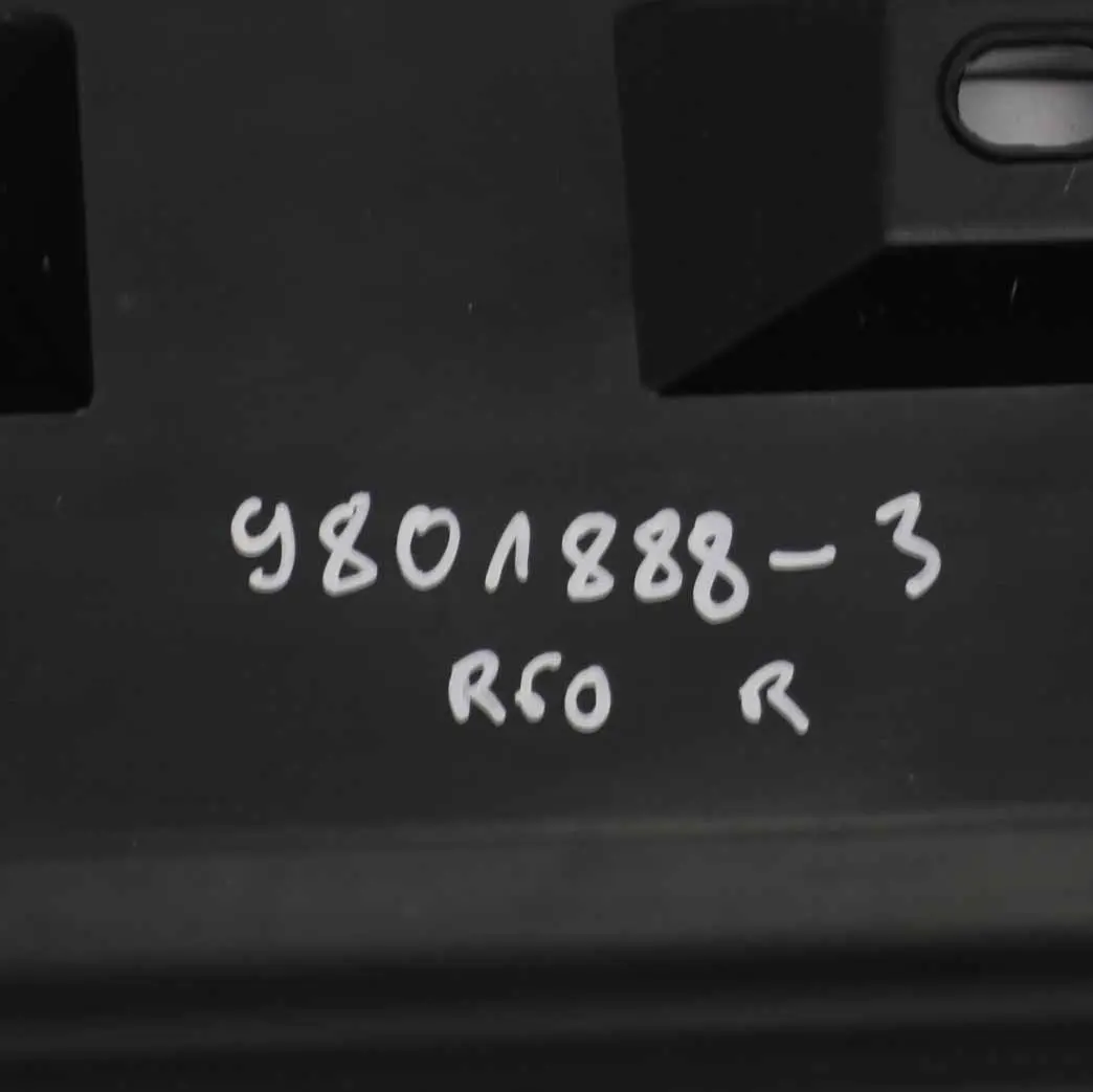 Bas de Caisse Droit Noir pour Mini Countryman R60 à propos du numéro de pièce 9801888 Mini Countryman R60 Bas de Caisse Droit Noir - SKU 9801888-3 - Numéro de pièce 9801888