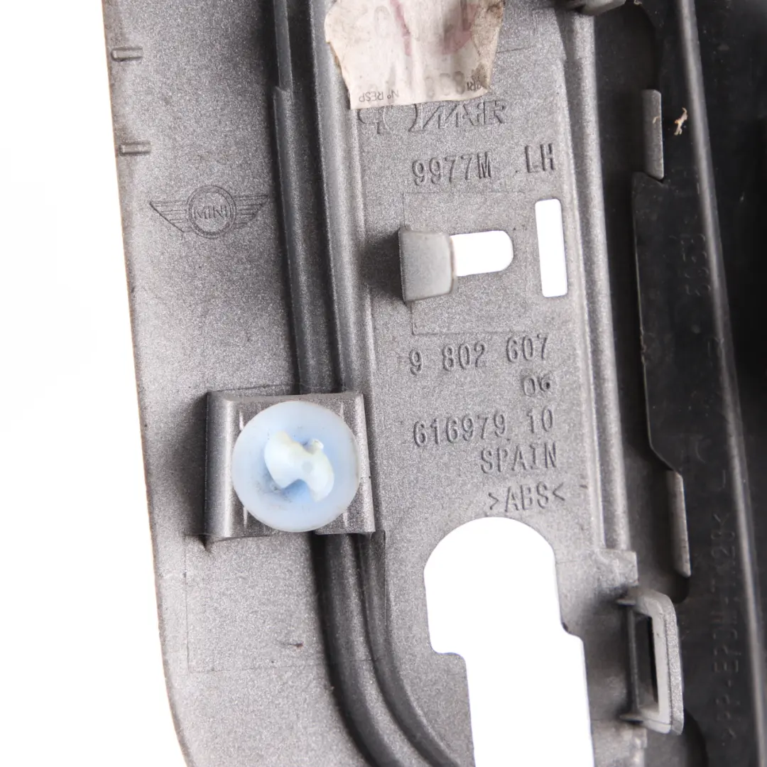 Dirección Gire Lado Indicador Carrier Trim Izquierda N / S Silber para Mini R60 R61 con número de pieza 9804607 Mini R60 R61 Dirección Gire Lado Indicador Carrier Trim Izquierda N / S Silber - SKU 9804607 - Número de pieza 9804607