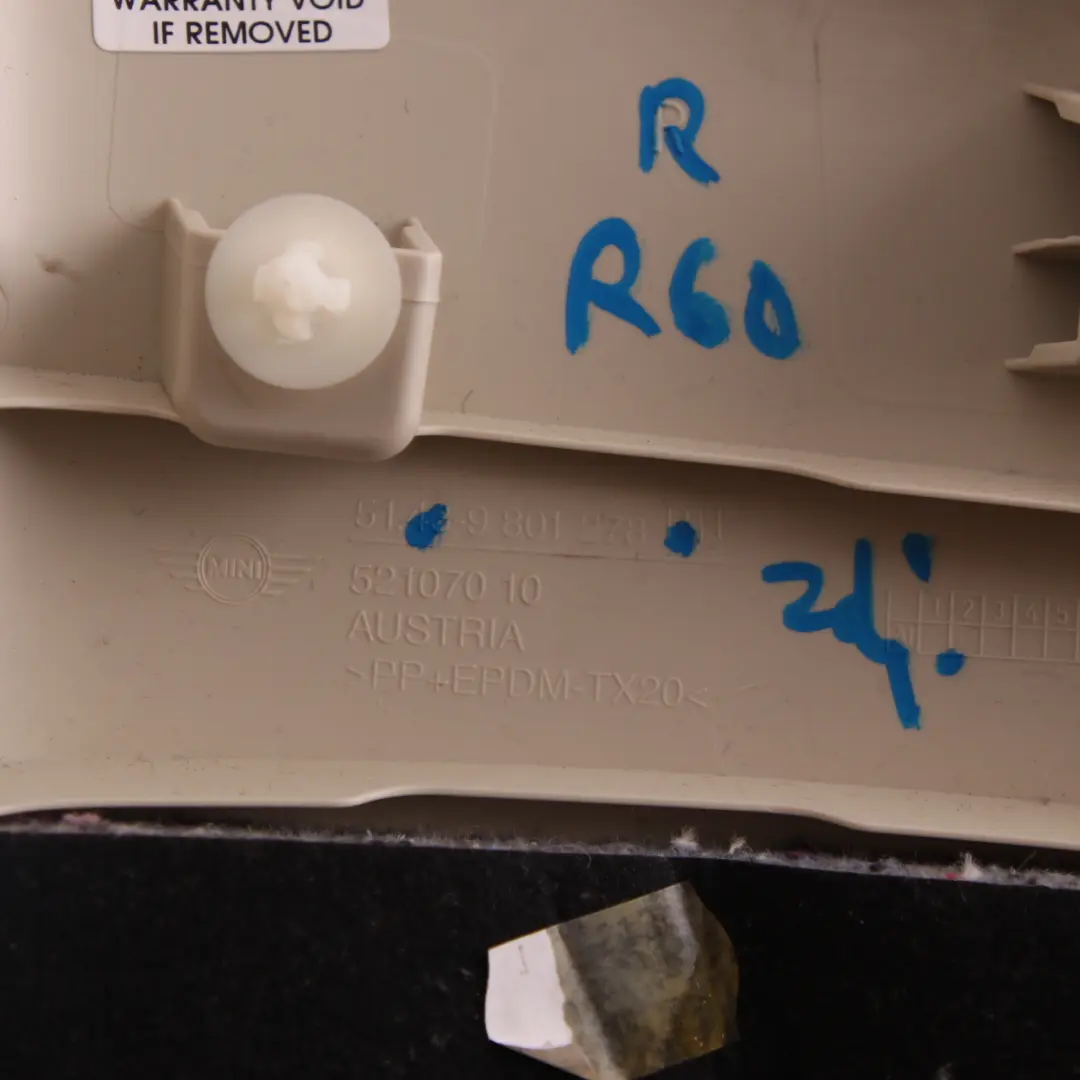 Tapa Columna D Embellecedor Derecha Beige Claro para MINI Countryman R60 con número de pieza 9804684 MINI Countryman R60 Tapa Columna D Embellecedor Derecha Beige Claro - SKU 9804684 - Número de pieza 9804684