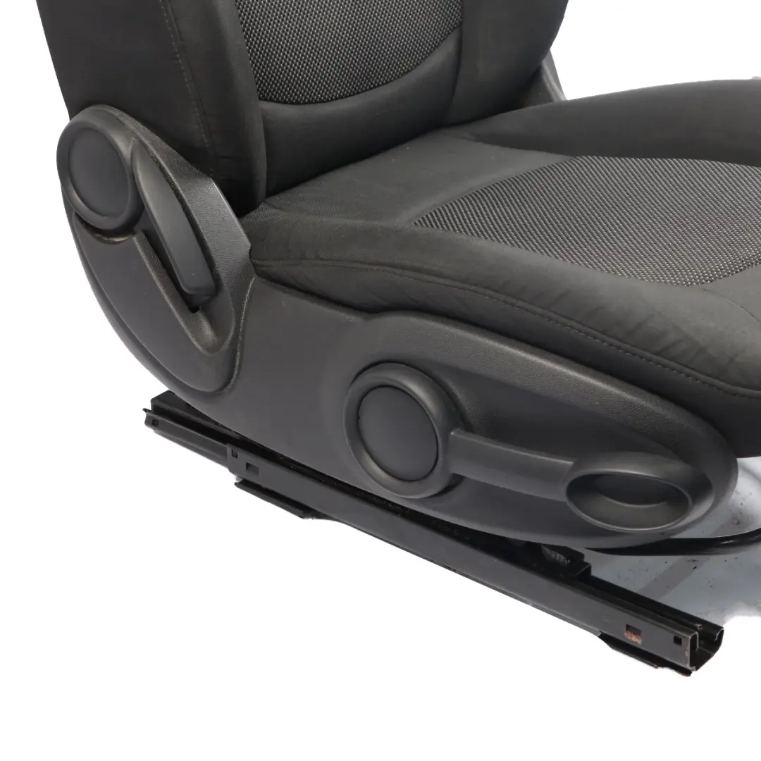 Sedile anteriore destro in tessuto Cosmos Carbon Black per Mini Countryman R60 con numero di parte 9805135 Mini Countryman R60 Sedile anteriore destro in tessuto Cosmos Carbon Black - SKU 9805135-1 - Numero di parte 9805135