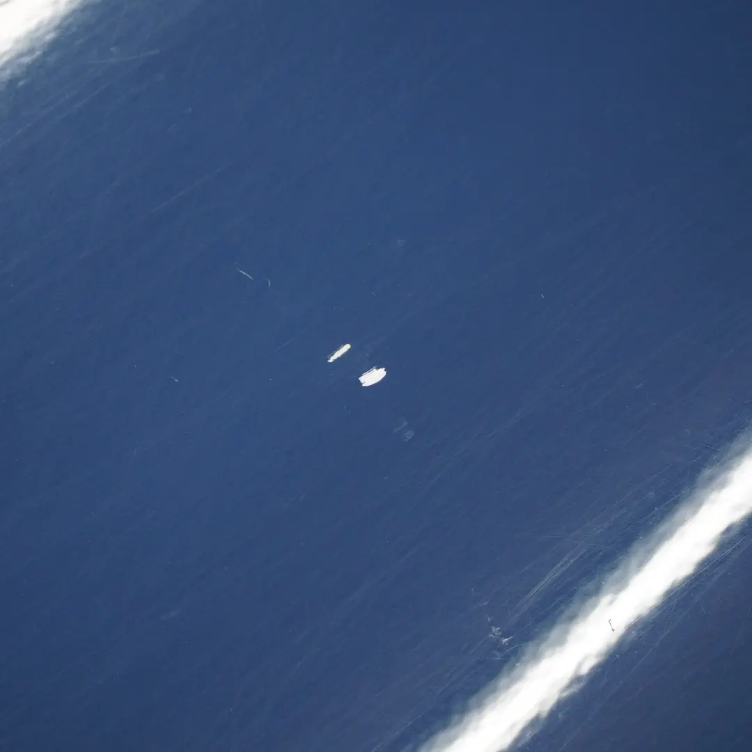 Drzwi Lewe Tylne Surf Blue B18 do Mini Countryman R60 o numerze 9805929 Mini Countryman R60 Drzwi Lewe Tylne Surf Blue B18 - SKU 9805929-SBL - Numer Części 9805929