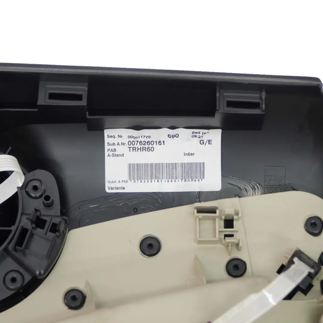 Right Door Card Trim Panel Black Polar Beige para Mini Countryman R60 Rear con número de pieza 9807582 Mini Countryman R60 Rear Right Door Card Trim Panel Black Polar Beige - SKU 9807582 - Número de pieza 9807582