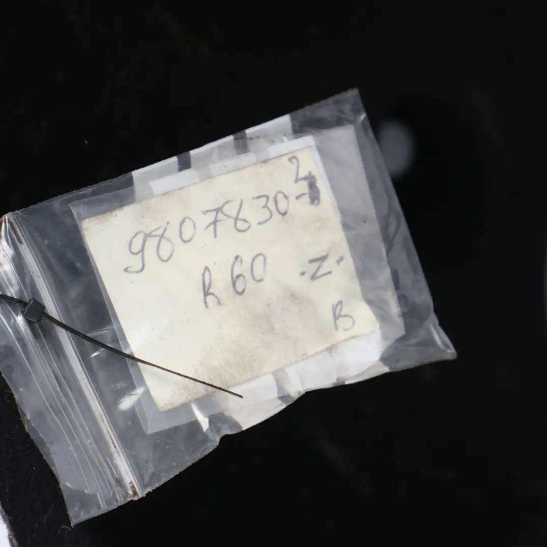 Nadkole Prawy Przód do Mini R60 R61 o numerze 9807830 Mini R60 R61 Nadkole Prawy Przód - SKU 9807830-2 - Numer Części 9807830