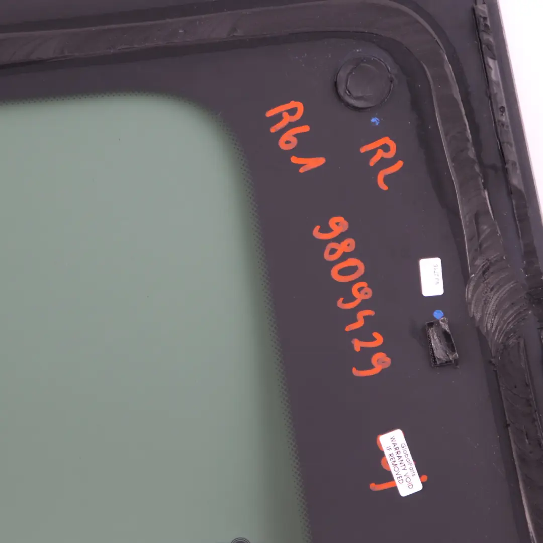 Vetro Mini R61 Paceman Quartiere posteriore sinistro fisso colorato per con numero di parte 9809429 Vetro Mini R61 Paceman Quartiere posteriore sinistro fisso colorato - SKU 9809429 - Numero di parte 9809429