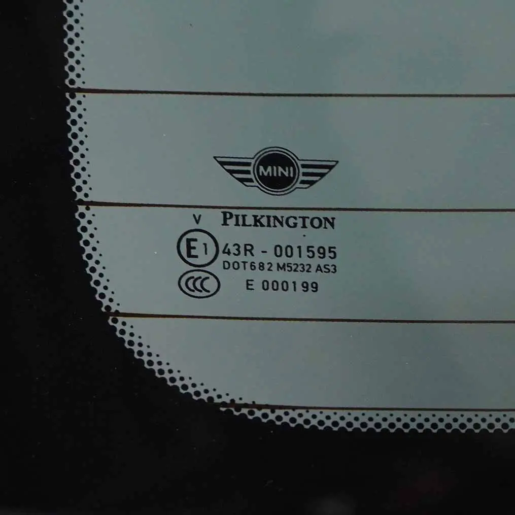 Klapa Tylna Tył Absolute Black do Mini Countryman R60 o numerze 9811574 Mini Countryman R60 Klapa Tylna Tył Absolute Black - SKU 9811574-ABS4 - Numer Części 9811574