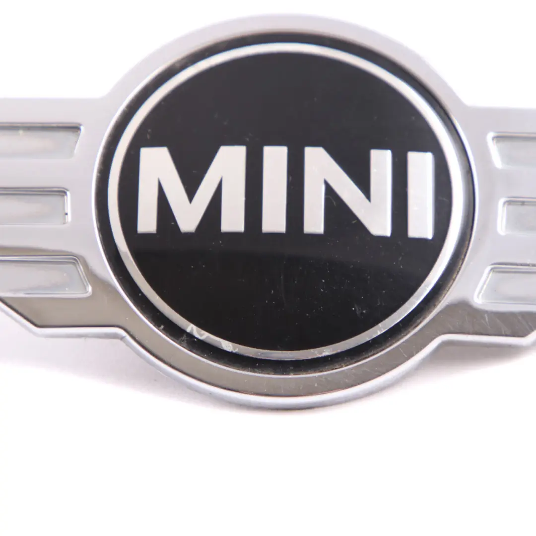 Emblemat Logo Znaczek Przedni Chrom do Mini R60 R61 Countryman o numerze 9811725 Mini R60 R61 Countryman Emblemat Logo Znaczek Przedni Chrom - SKU 9811725-3 - Numer Części 9811725