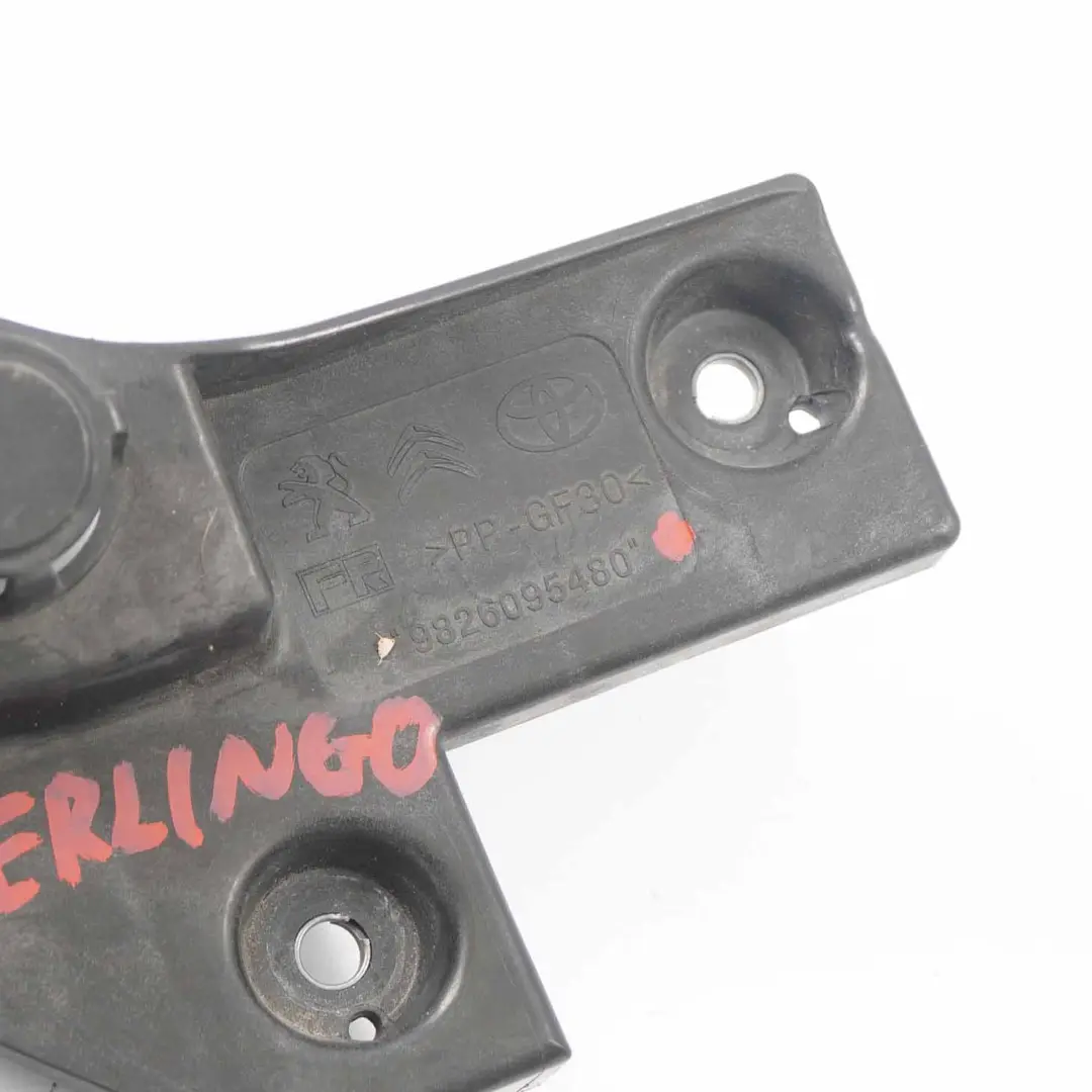 Soporte faro delantero Berlingo Vivaro Soporte parachoques derecho para con número de pieza 9826095480 Soporte faro delantero Berlingo Vivaro Soporte parachoques derecho - SKU 9826095480 - Número de pieza 9826095480