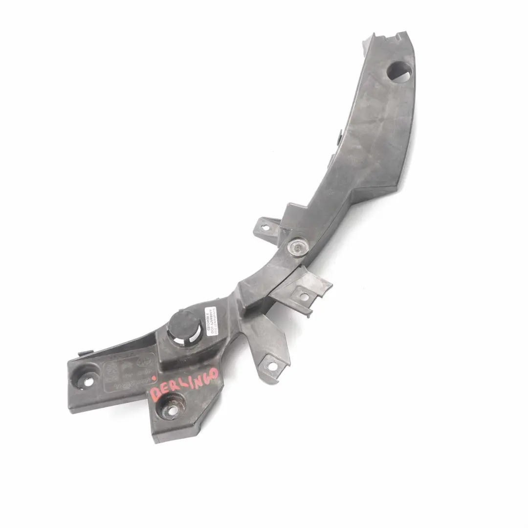 Staffa faro Berlingo Vivaro Supporto paraurti anteriore sinistro per con numero di parte 9826095680 Staffa faro Berlingo Vivaro Supporto paraurti anteriore sinistro - SKU 9826095680 - Numero di parte 9826095680