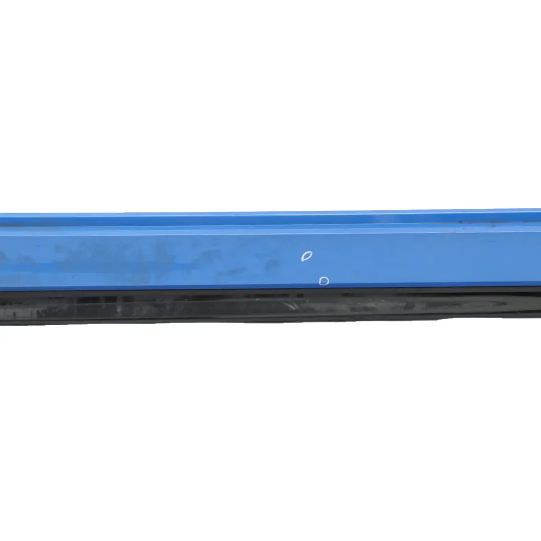 Gonna laterale M Sport Striscia davanzale destra Misano Blue - C1D per BMW F40 con numero di parte 9850692 BMW F40 Gonna laterale M Sport Striscia davanzale destra Misano Blue - C1D - SKU 9850692-MISA - Numero di parte 9850692