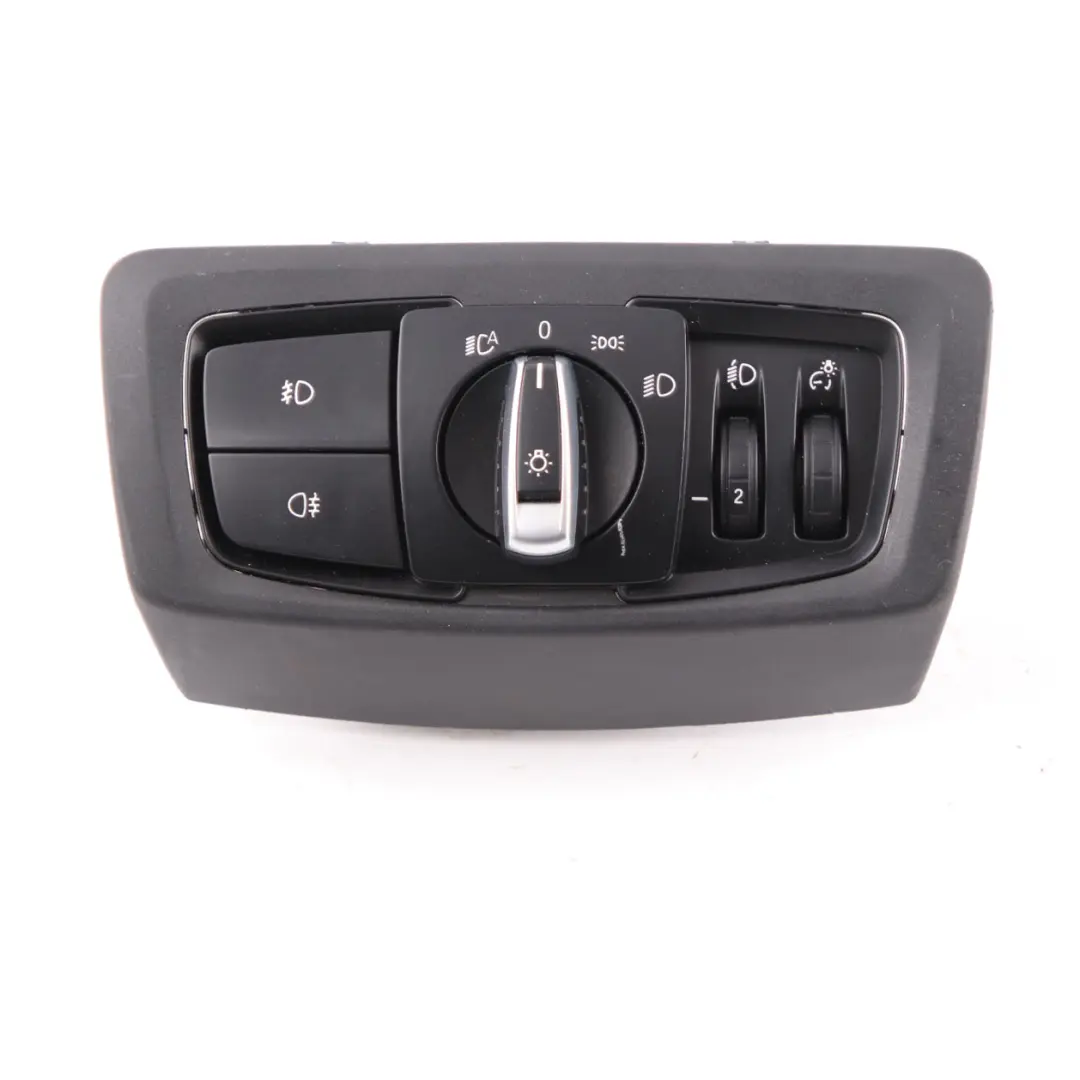 Interruttore Fari Pannello Di Controllo Nero per BMW F15 F45 F46 con numero di parte 9865814 BMW F15 F45 F46 Interruttore Fari Pannello Di Controllo Nero - SKU 9865814 - Numero di parte 9865814