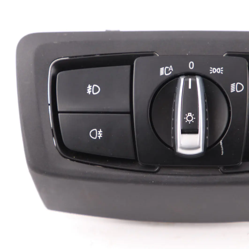 Faro Delantero Panel Control Del Interruptor Faro Negro para BMW F15 F45 F46 con número de pieza 9865814 BMW F15 F45 F46 Faro Delantero Panel Control Del Interruptor Faro Negro - SKU 9865814 - Número de pieza 9865814