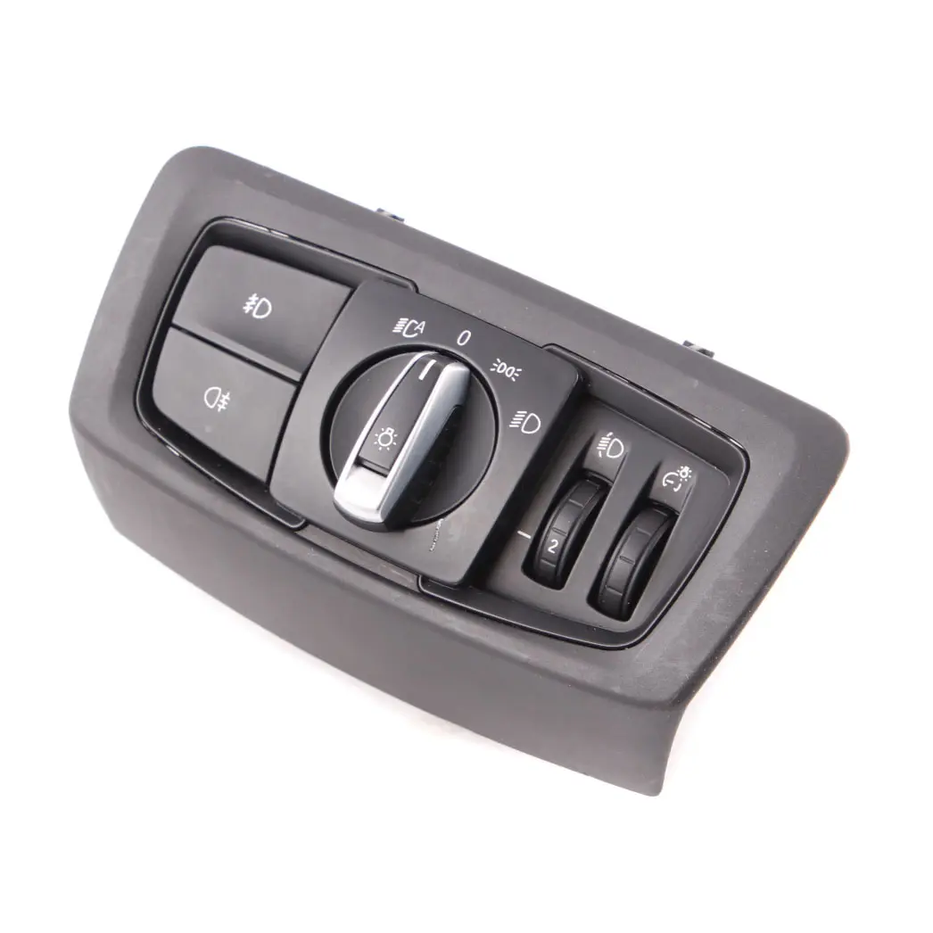 Panel Sterowania Przełącznik Świateł Czarny do BMW F15 F45 F46 o numerze 9865814 BMW F15 F45 F46 Panel Sterowania Przełącznik Świateł Czarny - SKU 9865814 - Numer Części 9865814