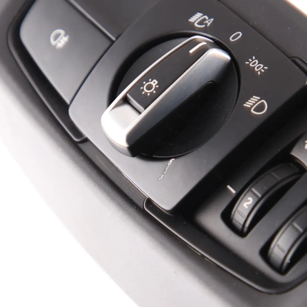 Panel Sterowania Przełącznik Świateł Czarny do BMW F15 F45 F46 o numerze 9865814 BMW F15 F45 F46 Panel Sterowania Przełącznik Świateł Czarny - SKU 9865814 - Numer Części 9865814