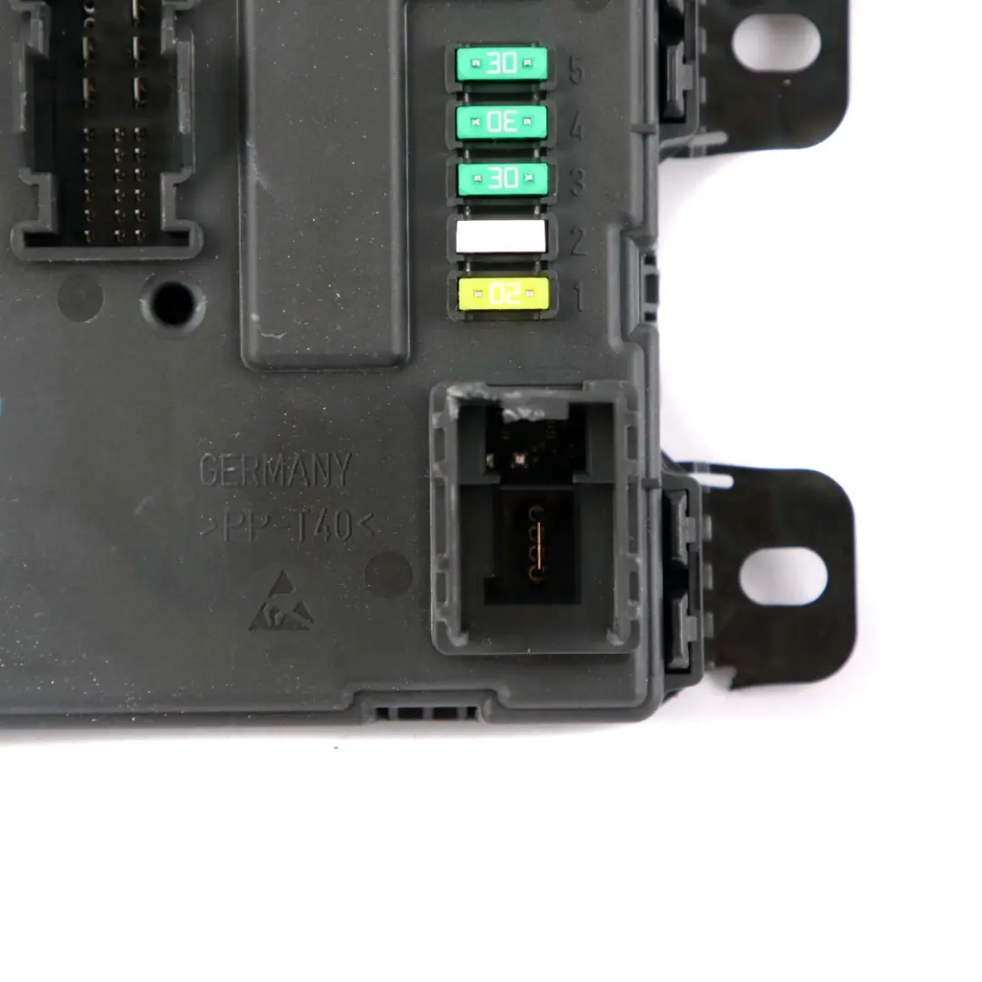 Body Control Unit Module REM Fuse Box to BMW F20 with Part number 9866980 BMW F20 Body Control Unit Module REM Fuse Box - SKU 9866980 - Part number 9866980