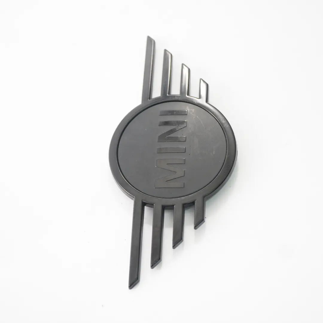 Tapa trasera maletero Insignia Emblema Adherido Negro para Mini F60 con número de pieza 9880865 Mini F60 Tapa trasera maletero Insignia Emblema Adherido Negro - SKU 9880865 - Número de pieza 9880865