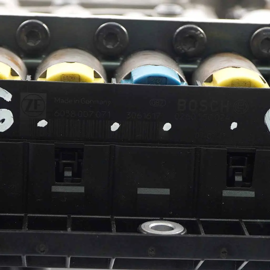 Automat Mechatronika Skrzyni GA6HP26Z do BMW E60 E70 o numerze 9894681 BMW E60 E70 Automat Mechatronika Skrzyni GA6HP26Z - SKU 9894681 - Numer Części 9894681