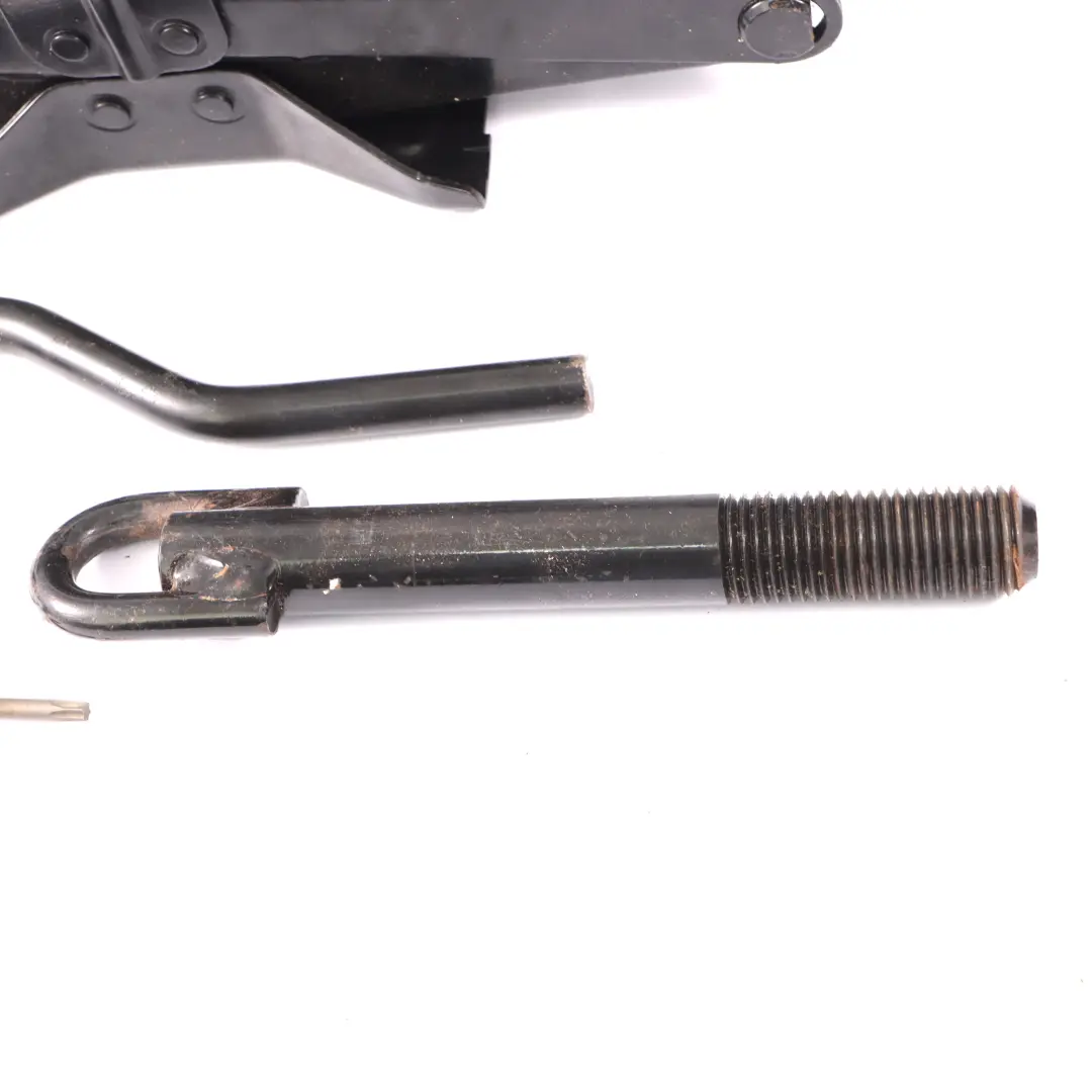 Boîte à outils Renault Trafic III Opel Vivaro B Car Cric de levage pour à propos du numéro de pièce 995018195R Boîte à outils Renault Trafic III Opel Vivaro B Car Cric de levage - SKU 995018195R-1 - Numéro de pièce 995018195R