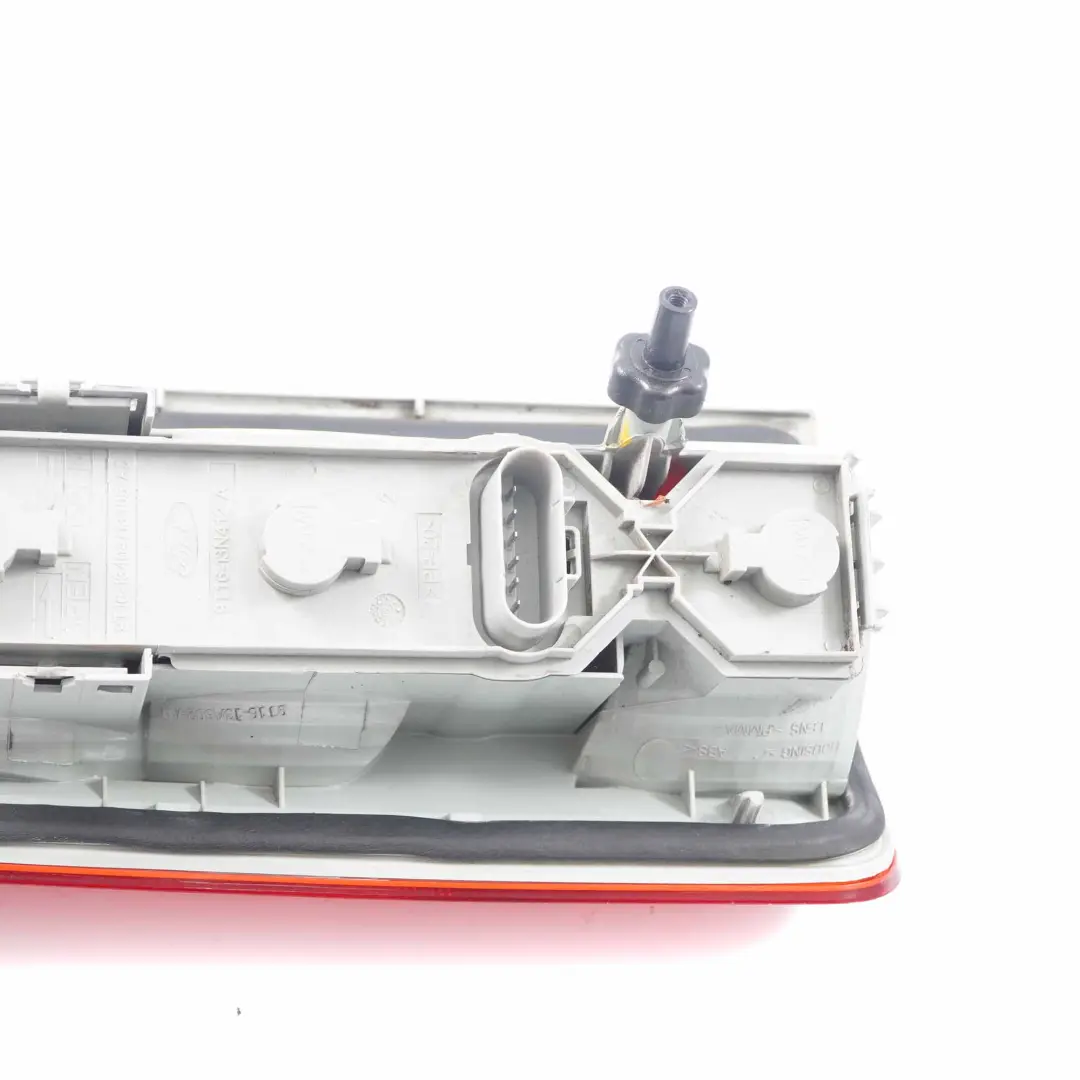 Feu arrière droit Panneau latéral pour Ford Transit Connect à propos du numéro de pièce 9T1613404AD Ford Transit Connect Feu arrière droit Panneau latéral - SKU 9T1613404AD - Numéro de pièce 9T1613404AD