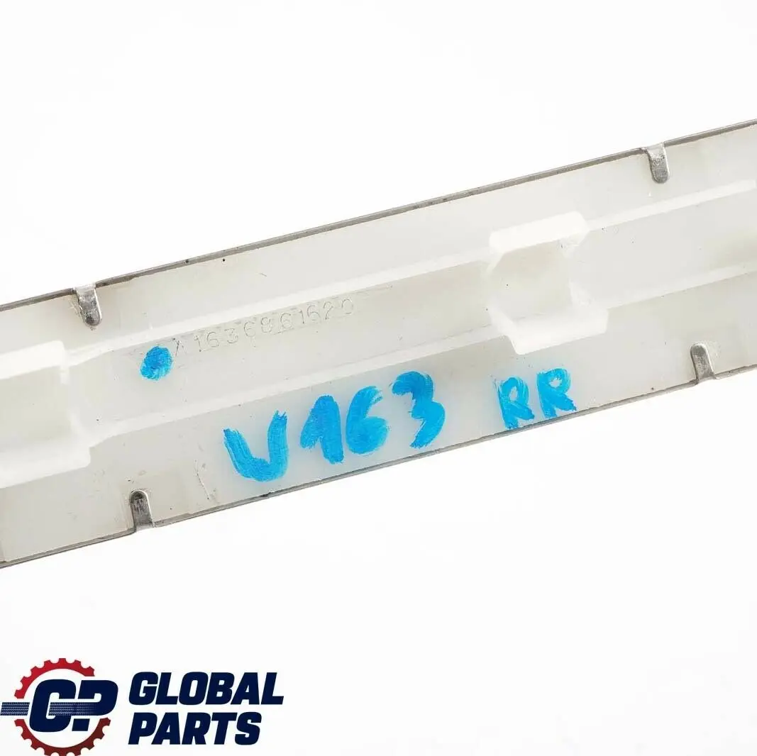 Battitacco Per Ingresso Posteriore Destro per Mercedes M ML W163 con numero di parte A1636861620 Mercedes M ML W163 Battitacco Per Ingresso Posteriore Destro - SKU A1636861620 - Numero di parte A1636861620