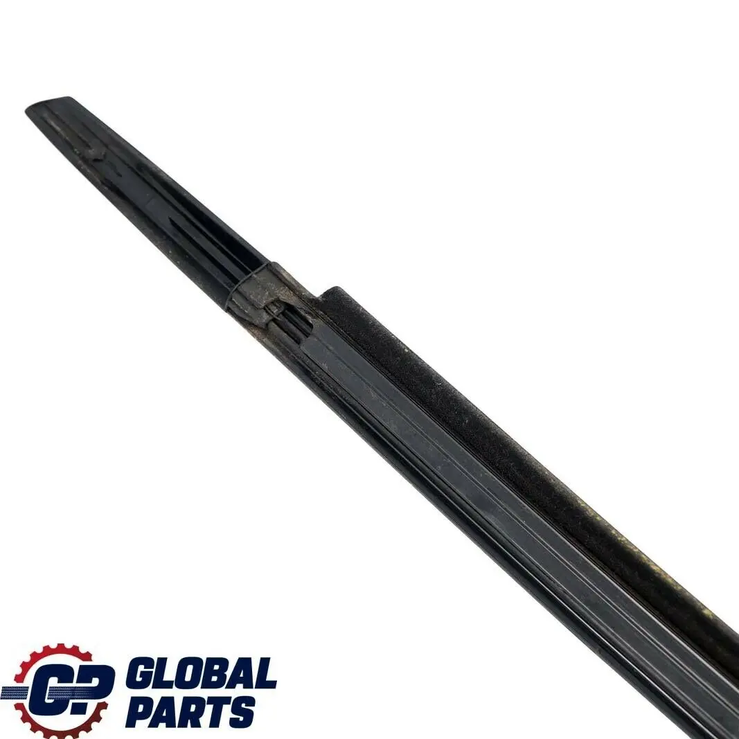 Mercedes W245 Moldura de ventana de puerta delantera derecha - SKU A1697200424 - Número de pieza A1697200424