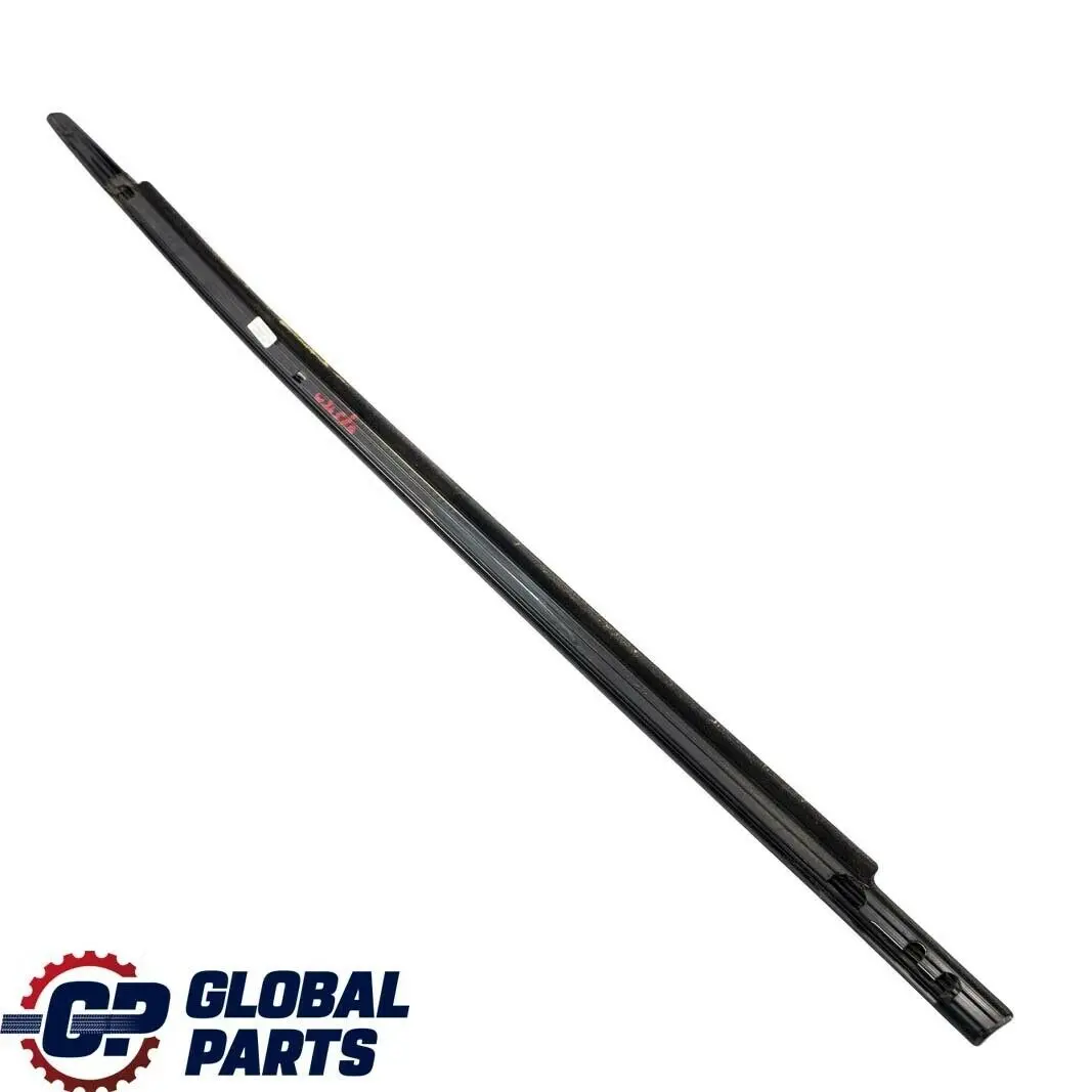 Mercedes-Benz W245 Modanatura finestra porta anteriore destra per con numero di parte A1697200424 Mercedes-Benz W245 Modanatura finestra porta anteriore destra - SKU A1697200424 - Numero di parte A1697200424