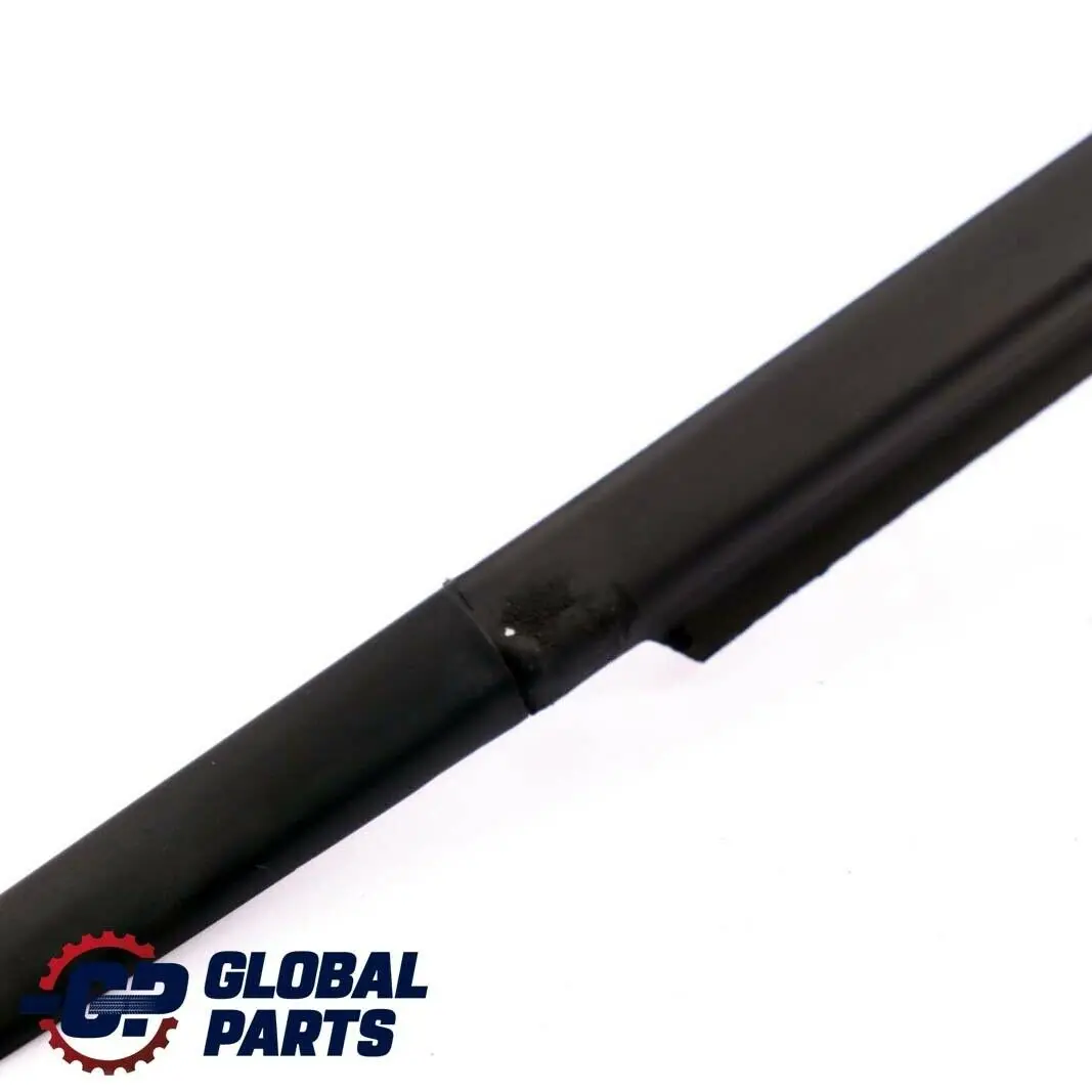 Puerta Delantera Derecha Tira De Sello De Ventana para Mercedes W169 con número de pieza A1697350265 Mercedes W169 Puerta Delantera Derecha Tira De Sello De Ventana - SKU A1697250265 - Número de pieza A1697350265